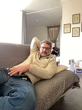 Snapshot of max219 chatting on February 3, 2026, 1:49 pm max219 online show from February 3, 2026, 1:49 pm