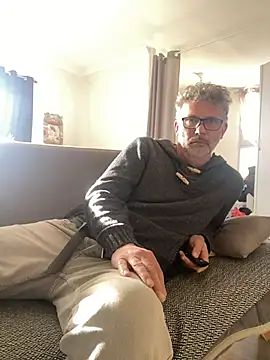 Snapshot of max219 chatting on March 29, 2026, 4:19 pm max219 online show from March 29, 2026, 4:19 pm