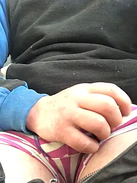 Snapshot of Paulinho1986 chatting on April 1, 2026, 11:00 am Paulinho1986 online show from April 1, 2026, 11:00 am