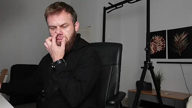 Snapshot of Stewart_Barnz chatting on November 10, 2025, 4:06 am Stewart Barnz online show from November 10, 2025, 4:06 am