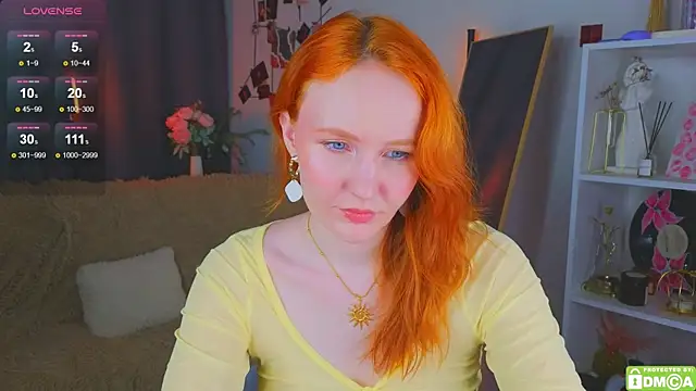 JoyceJones online show from November 28, 2025, 9:15 pm