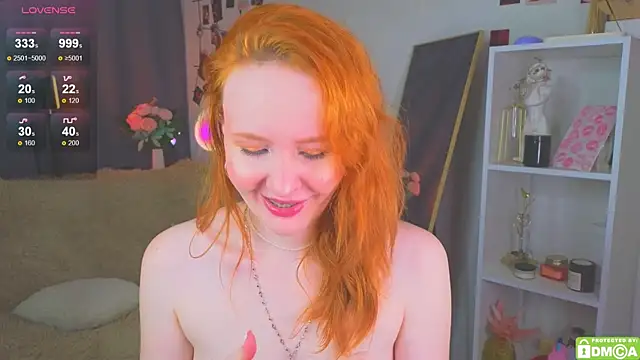 JoyceJones online show from October 24, 2025, 7:35 pm