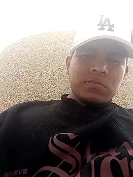 Snapshot of Oscariin96 chatting on February 12, 2026, 6:40 pm Oscariin96 online show from February 12, 2026, 6:40 pm