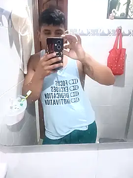 Snapshot of Oscariin96 chatting on February 27, 2026, 11:37 pm Oscariin96 online show from February 27, 2026, 11:37 pm