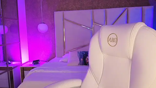 Snapshot of Miiss_Bubble chatting on October 3, 2025, 7:37 pm Miiss Bubble online show from October 3, 2025, 7:37 pm