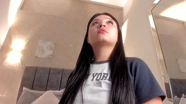 Lunaa bellaa online show from March 8, 2026, 2:04 am