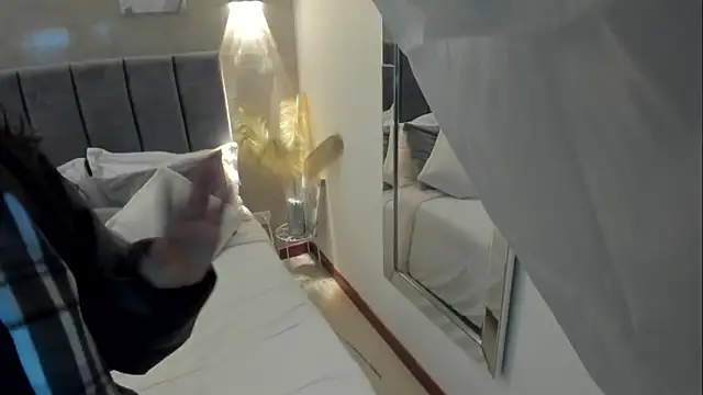 Lunaa bellaa online show from January 17, 2026, 6:22 pm