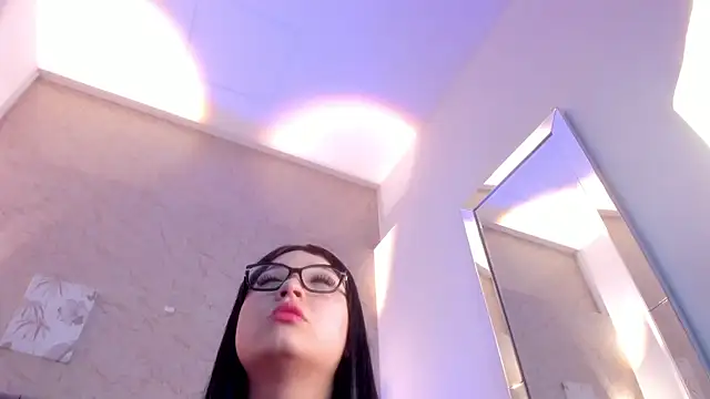 Lunaa bellaa online show from March 20, 2026, 7:37 pm