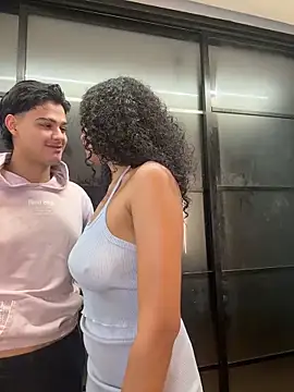 Snapshot of Rose-andres chatting on January 7, 2026, 11:43 pm Rose-andres online show from January 7, 2026, 11:43 pm