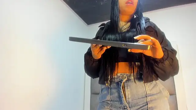 Snapshot of Mia_lopez__ chatting on October 10, 2025, 1:23 pm Mia lopez online show from October 10, 2025, 1:23 pm