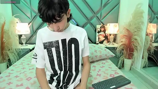 Snapshot of Milan_LewisS chatting on April 16, 2026, 12:39 pm Milan LewisS online show from April 16, 2026, 12:39 pm