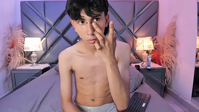 Snapshot of Milan_LewisS chatting on April 1, 2026, 11:55 am Milan LewisS online show from April 1, 2026, 11:55 am