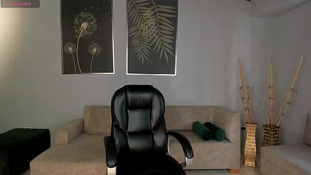 Snapshot of MeganScott chatting on December 4, 2024, 8:01 pm MeganScott online show from December 4, 2024, 8:01 pm