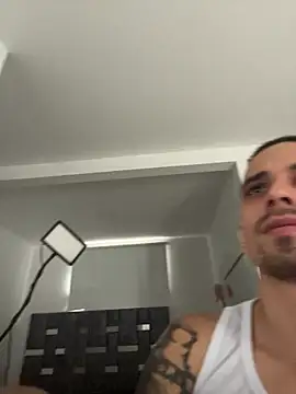 Mikevargas03 online show from April 14, 2026, 2:11 pm