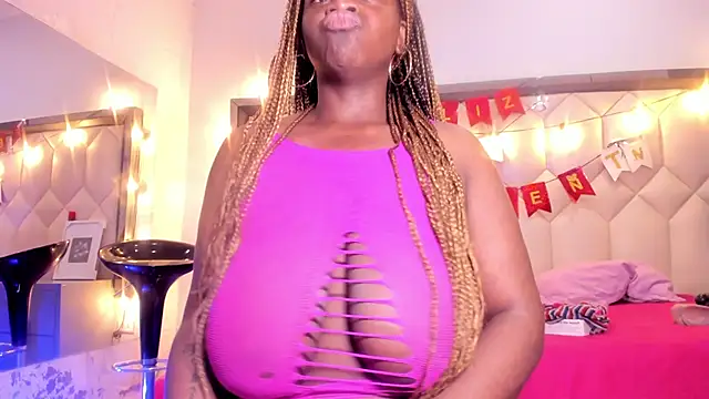 Snapshot of Scarletbigbug chatting on February 16, 2026, 11:53 am Scarletbigbug online show from February 16, 2026, 11:53 am