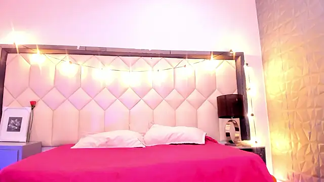 Snapshot of Scarletbigbug chatting on February 24, 2026, 11:44 am Scarletbigbug online show from February 24, 2026, 11:44 am