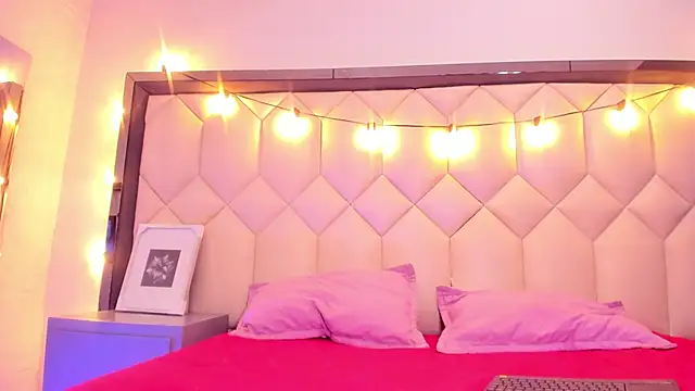 Snapshot of Scarletbigbug chatting on February 6, 2026, 11:39 am Scarletbigbug online show from February 6, 2026, 11:39 am