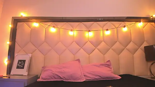 Snapshot of Scarletbigbug chatting on February 2, 2026, 11:53 am Scarletbigbug online show from February 2, 2026, 11:53 am