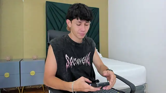 Michael blue online show from December 18, 2025, 11:47 am