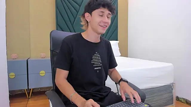 Michael blue online show from December 22, 2025, 12:16 pm