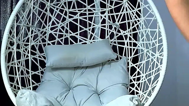 cuteeimy online show from November 5, 2025, 7:17 pm