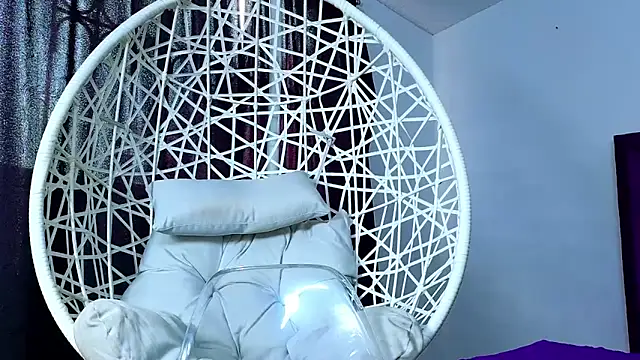 cuteeimy online show from December 15, 2025, 7:09 pm