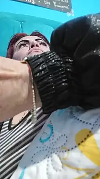 carolinhe  online show from November 25, 2025, 2:12 am