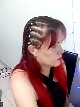 carolinhe  online show from March 24, 2026, 5:35 pm