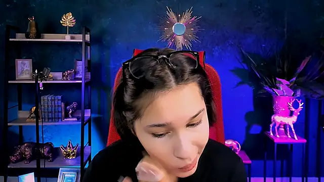 KimClarks  online show from January 9, 2026, 12:45 pm