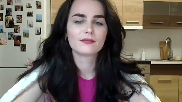 Silviaa a online show from December 4, 2025, 7:57 pm