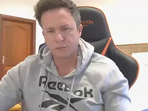 Snapshot of TroyDieselXXX chatting on September 23, 2025, 4:19 am TroyDieselXXX online show from September 23, 2025, 4:19 am