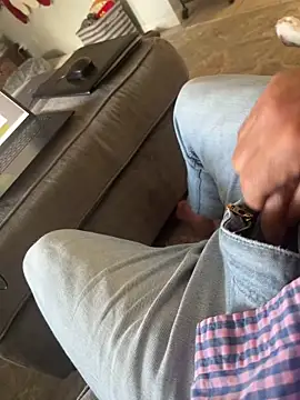 cyclone1212 online show from December 5, 2025, 1:53 pm