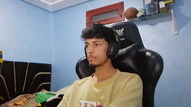 Snapshot of Dark_DesireX chatting on April 5, 2026, 6:47 pm Dark DesireX online show from April 5, 2026, 6:47 pm