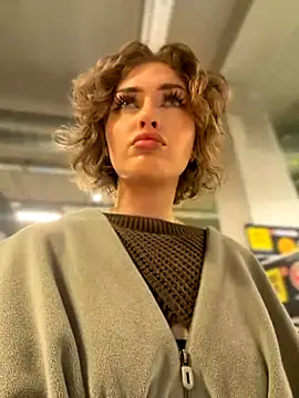 KellyKeler online show from November 9, 2025, 1:04 pm