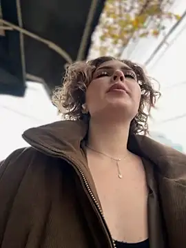 KellyKeler online show from November 15, 2025, 12:31 pm