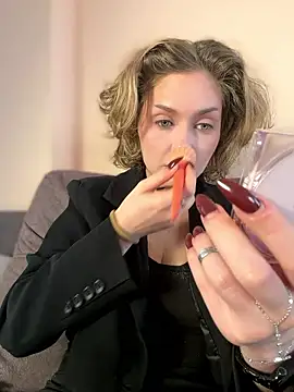 KellyKeler online show from January 11, 2026, 10:11 am