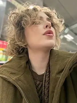 KellyKeler online show from November 14, 2025, 1:04 pm