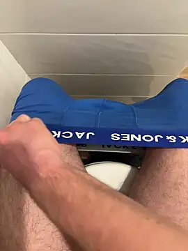 Snapshot of hugehairycock_98 chatting on November 5, 2025, 4:10 pm hugehairycock 98 online show from November 5, 2025, 4:10 pm