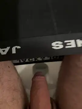 Snapshot of hugehairycock_98 chatting on December 17, 2025, 3:44 am hugehairycock 98 online show from December 17, 2025, 3:44 am