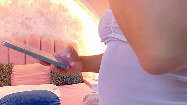 Snapshot of JasmineRhodes chatting on March 4, 2026, 12:02 pm JasmineRhodes online show from March 4, 2026, 12:02 pm