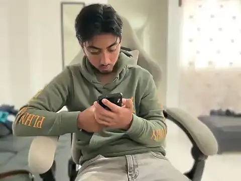 millan 32 online show from October 14, 2025, 4:18 pm