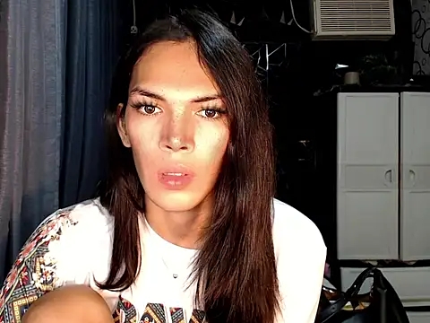 ladyhotcuming online show from July 13, 2026, 4:06 pm