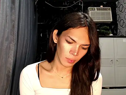 ladyhotcuming online show from July 8, 2026, 10:32 pm