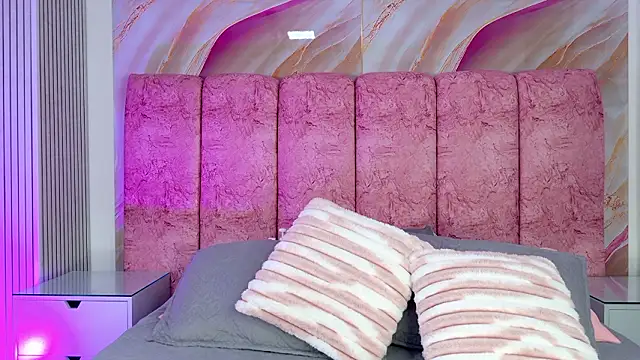 emmacurvy online show from February 17, 2026, 3:04 am