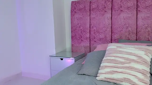 emmacurvy online show from January 11, 2026, 3:13 am