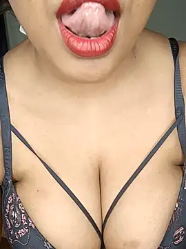 sex-withcouple online show from April 8, 2026, 2:46 am