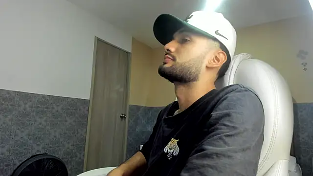 Snapshot of Ryan_Jackson_ chatting on September 23, 2025, 12:06 am Ryan Jackson  online show from September 23, 2025, 12:06 am