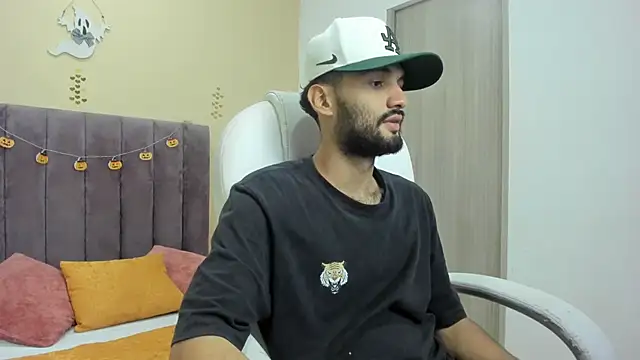 Snapshot of Ryan_Jackson_ chatting on October 13, 2025, 10:43 pm Ryan Jackson  online show from October 13, 2025, 10:43 pm