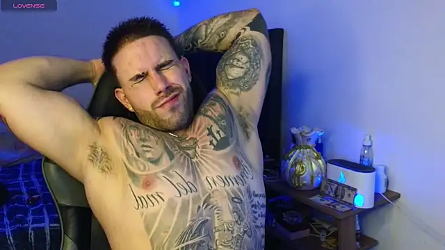 Snapshot of Ades_Lowe chatting on April 14, 2026, 7:02 am Ades Lowe online show from April 14, 2026, 7:02 am