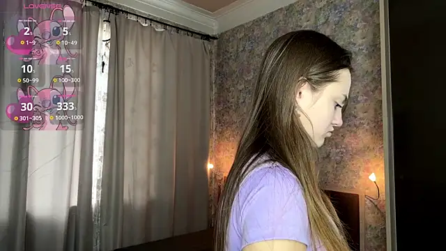 LoraDavi online show from April 19, 2026, 6:14 am